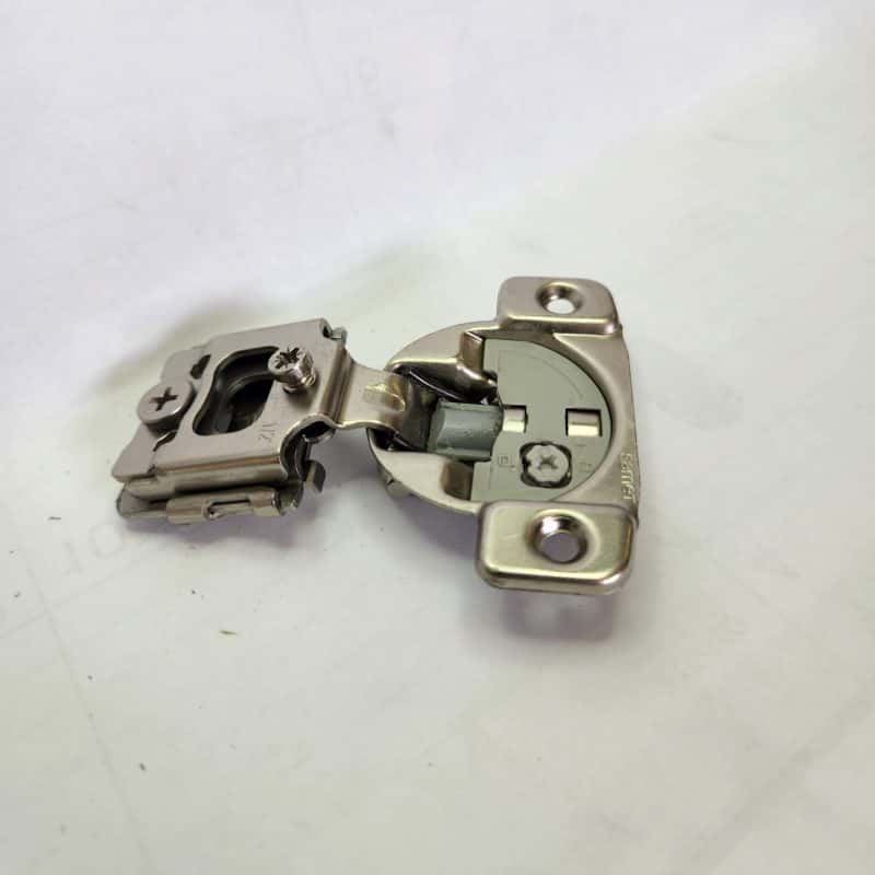 Supreme Hinge Soft Close 105 DG Compact 1/2” OVL Screw On (Knape & Vogt)